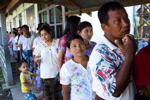 Arakanese voters in Sittwe, Arakan State on election day. (PHOTO: CARLOS SARDIÑA GALACHE)